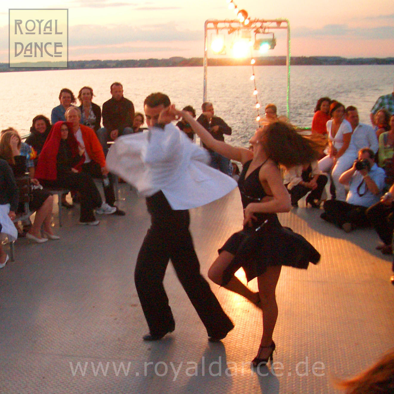 Tanzshows an Bord der Tanzschiffe
